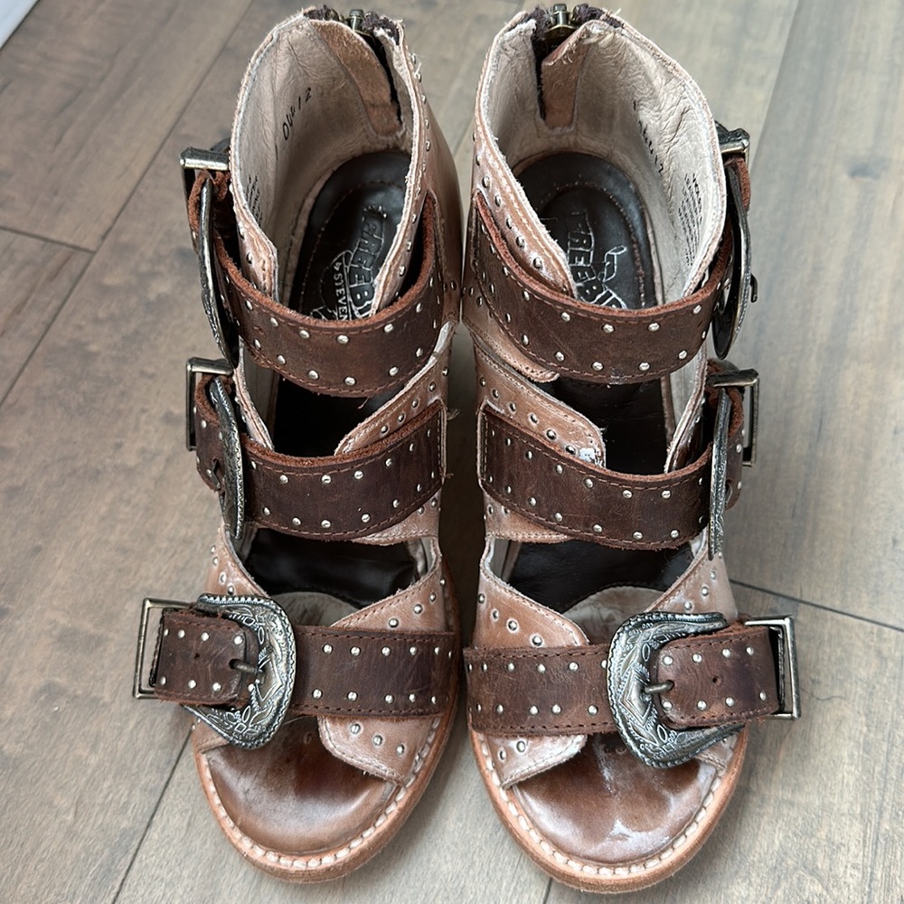 Freebird by Steven Taupe Violet Sandals Size 6